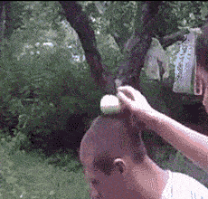 老爸|这一脚踢得真准，哥们估计你要倒霉了