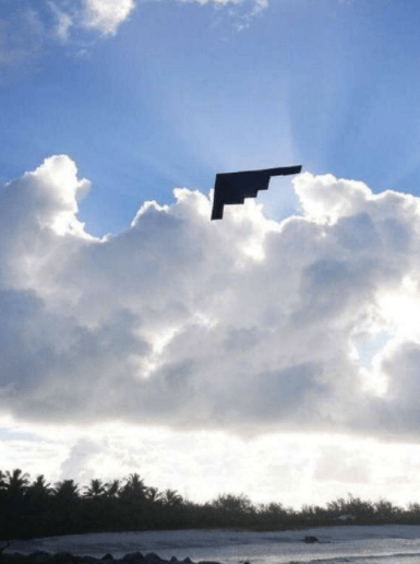 老爸|这一脚踢得真准，哥们估计你要倒霉了