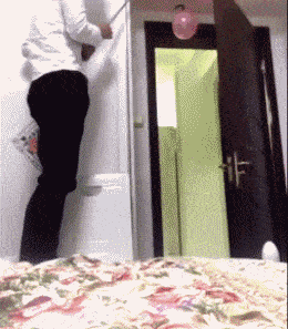 老爸|这一脚踢得真准，哥们估计你要倒霉了