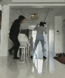 司机|搞笑GIF动图：哇塞！这个女孩子好帅气！