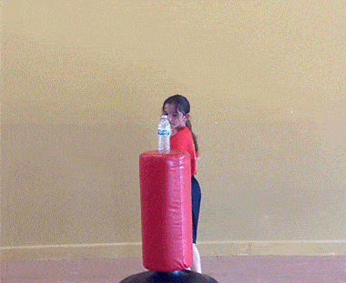 司机|搞笑GIF动图：哇塞！这个女孩子好帅气！