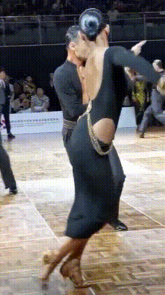 医生|爆笑GIF图:还拍照,赶紧把妹子拉起来吧,谁还没经历过这样的绝望啊