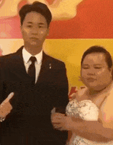 同事|搞笑GIF: 说的没错,此时就应该微笑面对生活