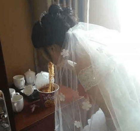 同事|搞笑GIF: 说的没错,此时就应该微笑面对生活