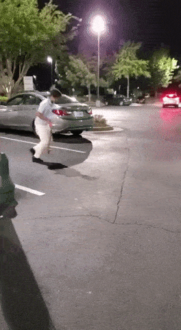 小美|搞笑GIF趣图:老婆的闺蜜来家做客,我故意避开了