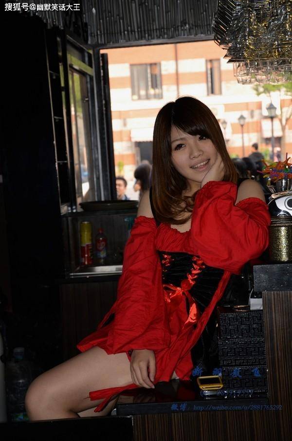 酒鬼|幽默笑话:朋友去驾校练车,教练哭着要求换人!