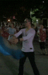 营长|爆笑gif图：师傅你这理发是认真的吗？我都不敢动！