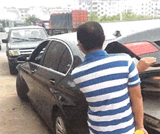 吃货|搞笑GIF:收到男朋友礼物,这是传说中的宠上天啊!!