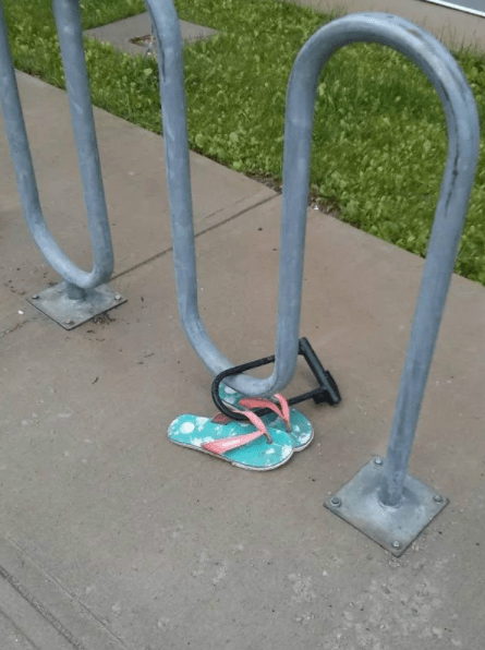 吃货|搞笑GIF:收到男朋友礼物,这是传说中的宠上天啊!!