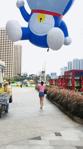 吃货|搞笑GIF:收到男朋友礼物,这是传说中的宠上天啊!!