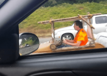 老丈人|笑话：和老婆离婚后，在家里喝酒庆祝，不料老丈人赶来了