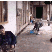 妻子|搞笑GIF:不会点特长连伴娘都当不了,别说新娘了