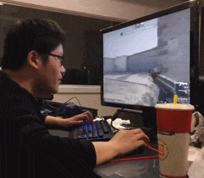 老丈人|笑话：和老婆离婚后，在家里喝酒庆祝，不料老丈人赶来了