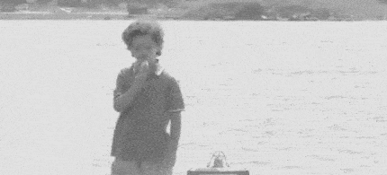 芝麻|搞笑GIF:不好意思 第一次上场 有点小紧张