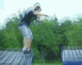 芝麻|搞笑GIF:不好意思 第一次上场 有点小紧张