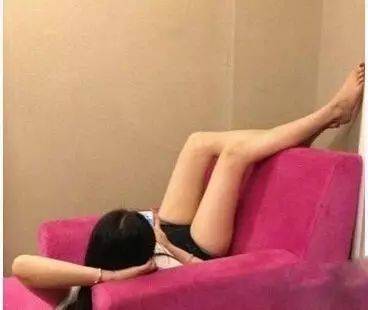 芝麻|搞笑GIF:不好意思 第一次上场 有点小紧张