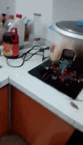 空调|gif笑话：这几天，不要心疼电费，大家有空调的开空调