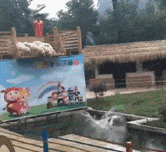 芝麻|搞笑GIF:不好意思 第一次上场 有点小紧张