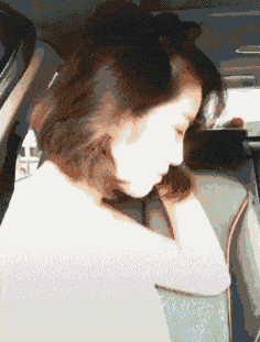 橘子|搞笑GIF趣图:上午手牵手和你一起买橘子的那个女孩子是谁?