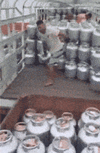 尼玛|搞笑GIF：妹子再漂亮，抢镜也抢不过二哈