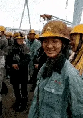 蛋糕|爆笑gif图：男朋友生气了，买个蛋糕哄他！