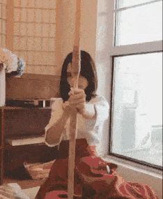 蛋糕|爆笑gif图：男朋友生气了，买个蛋糕哄他！