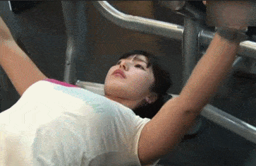 妹子|爆笑GIF:努力健身,才能有完美身材