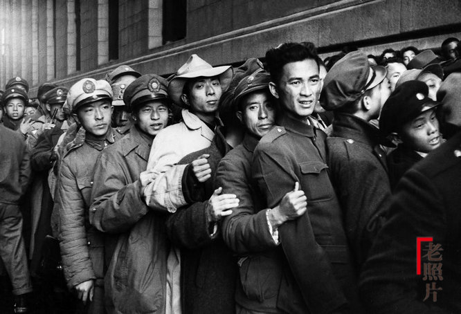 解放战争时期高清老照片:从将军到士兵,从解放区到国统区