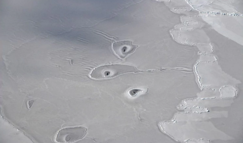 北极惊现神秘冰窟 美宇航局蒙圈:几分钟就消失了