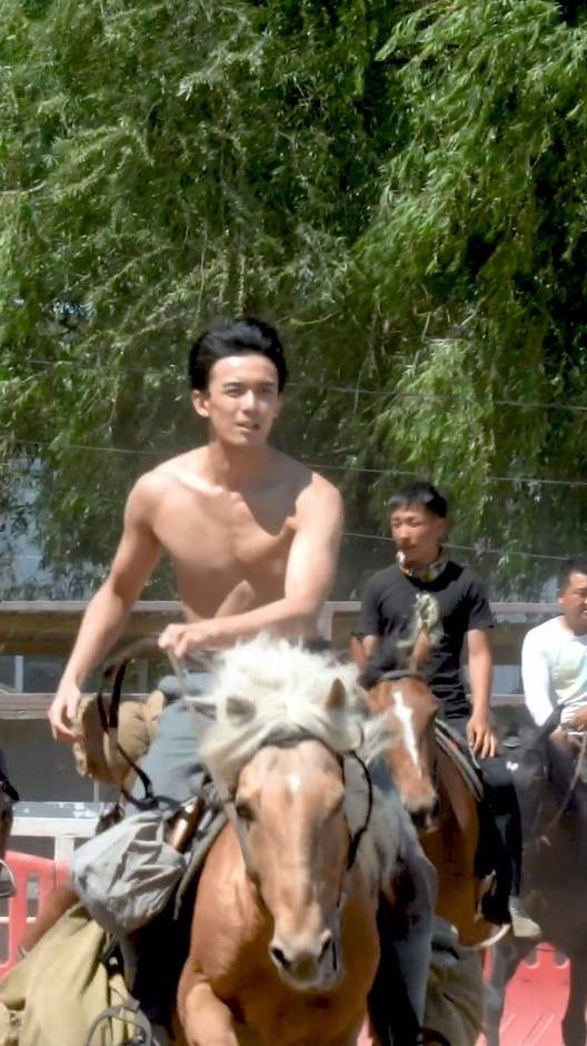 《我和我的父辈》21岁吴磊赤膊骑马荷尔蒙满满