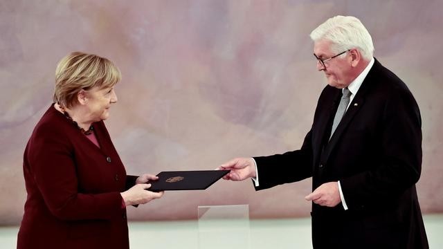 德国总统向默克尔递交任期结束通知 默克尔正式卸任总理