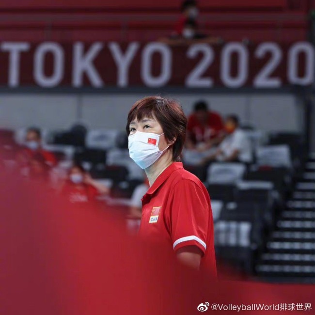 郎平宣布卸任中国女排主教练