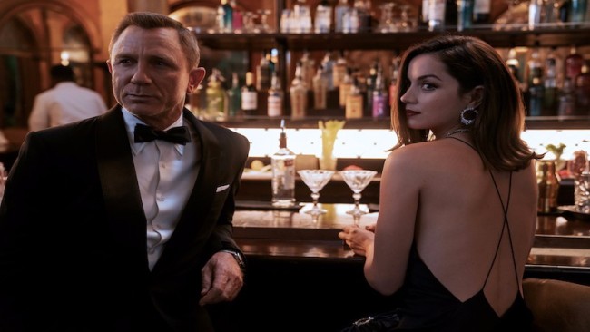 《007：无暇赴死》邦女郎慌乱失措 007深陷迷局
