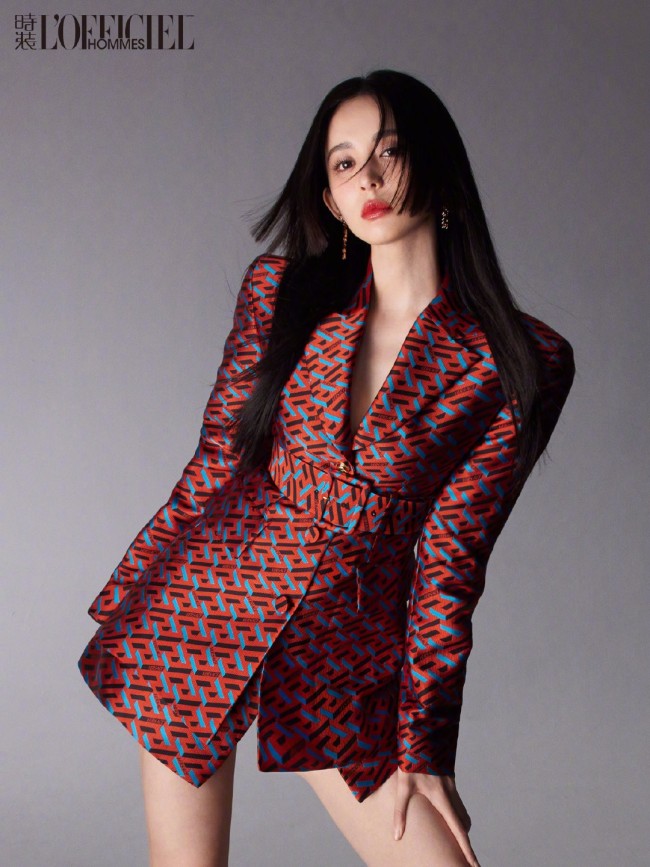 29岁古力娜扎公主切造型封面大片 干练酷飒