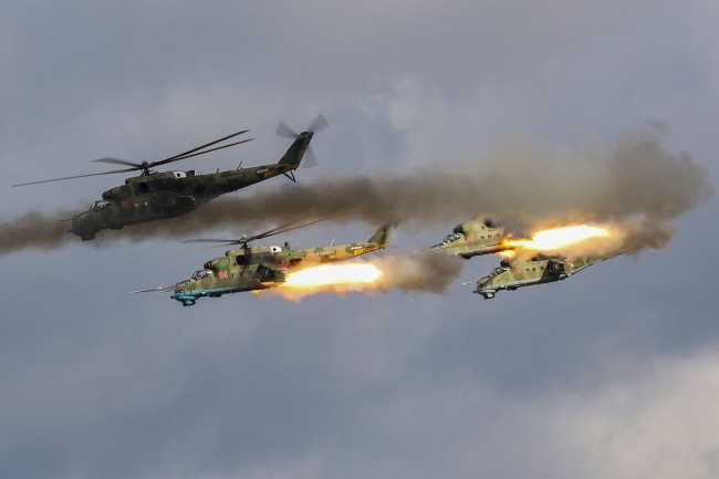 “西方2021”战略演习进行大规模直升机群空地突击