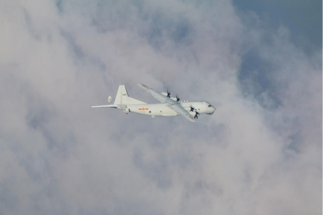 解放军军机与美军机在巴士海峡“空中交锋”